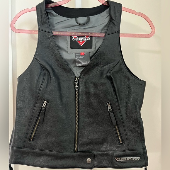 WOMENS VICTORY LEATHER MOTORCYCLE VEST. GREAT PRELOVED . SIZE XS. - Picture 1 of 8